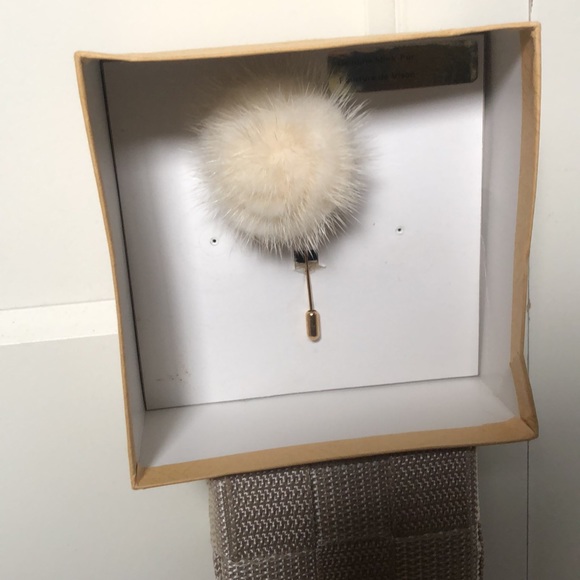 Vintage Mink Broach - Picture 2 of 4